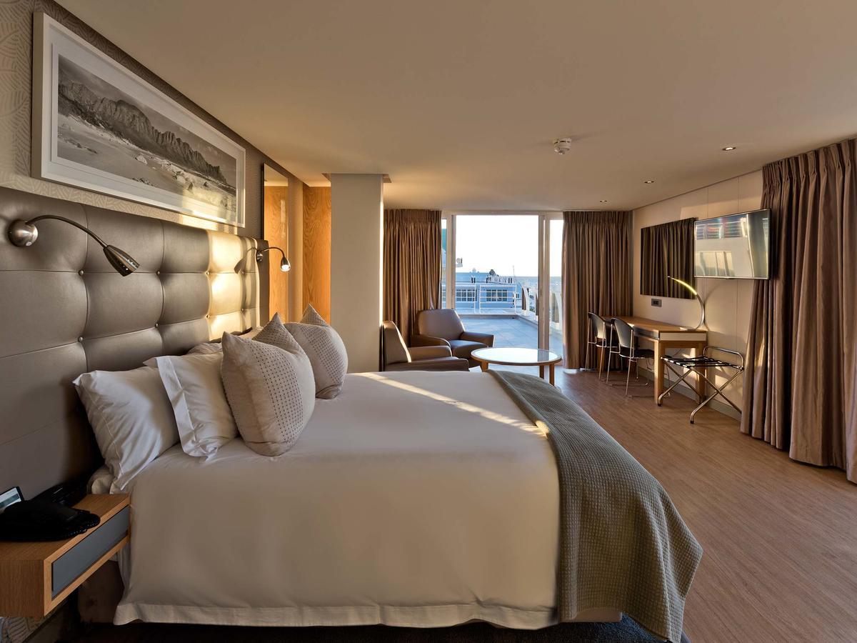 Krystal Beach Hotel Gordonʼs Bay Exterior foto